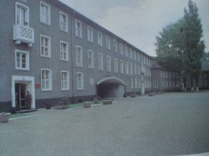Kaserne der 34. Artillerie-Division in Potsdam, 1993. Quelle: Burlakow, Sowjetische Truppen in Deutschland. Kaserne der 34. Artillerie-Division in Potsdam, 1993. Quelle: Burlakow, Sowjetische Truppen in Deutschland.