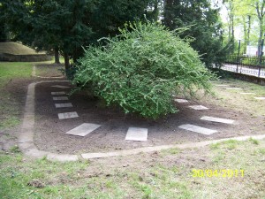 Der Nordflügel des Sowjetischen Garnisonfriedhofes nach einem Arbeitseinsatz des Freundeskreises