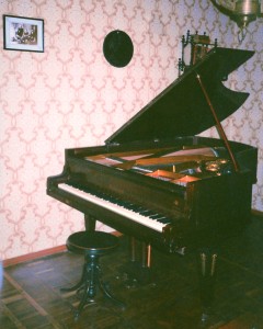 Auf einem Dresdner Flügel zum Erfolg: Das Rönisch-Exemplar Sergej Rachmaninows in Iwanowka. Foto: Carl Rönisch Pianofortemanufaktur.